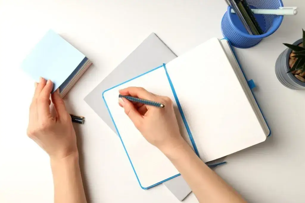 Zeszyt dla leworęcznych czym się różnią – wybierz najlepszy dla siebie