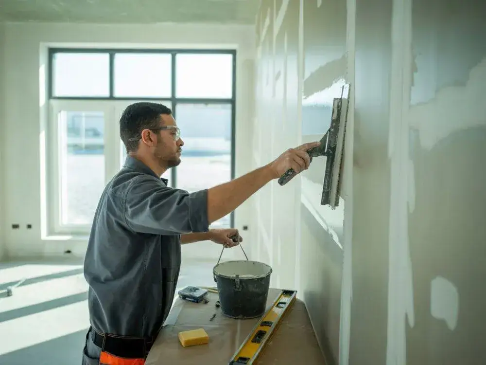 Tynk czy płyta gipsowa - co wybrać, aby uniknąć kosztownych błędów?