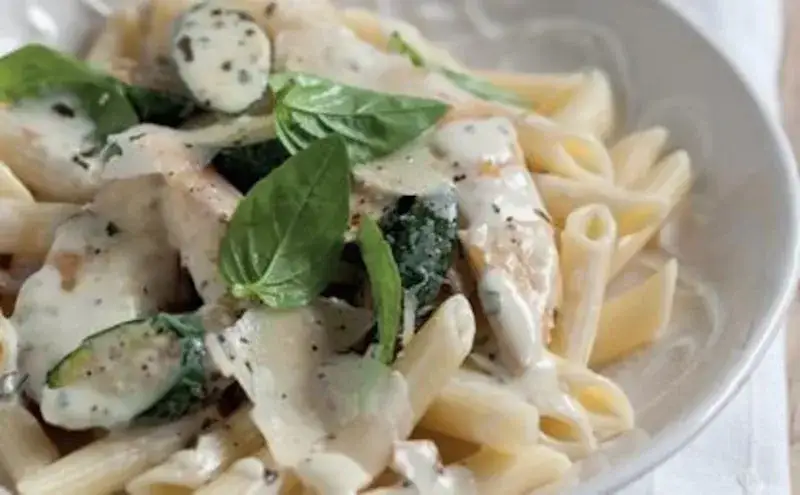 Lekki makaron penne z cukinią – szybki przepis na wegetariański obiad