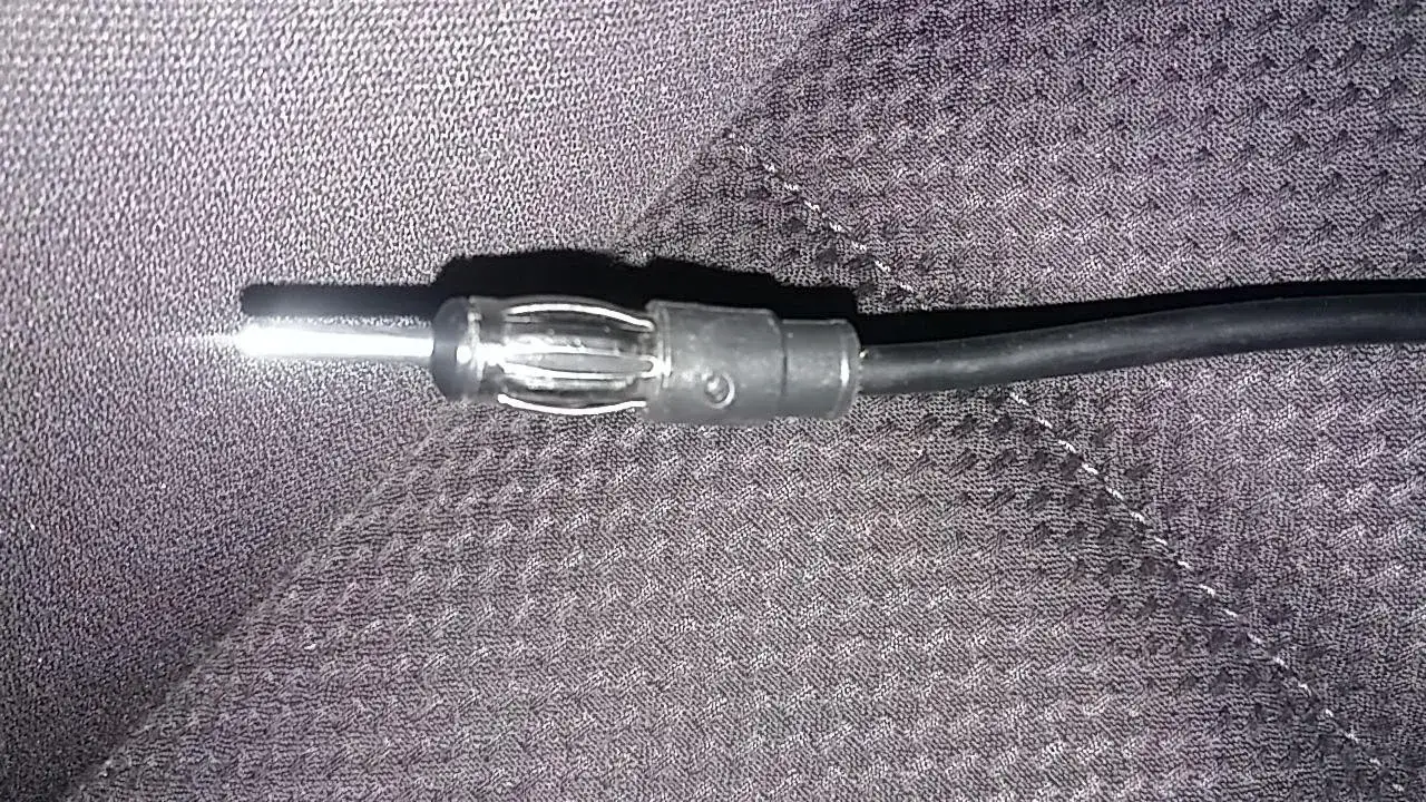 Jak podłączyć zasilanie anteny samochodowej bez błędów i problemów