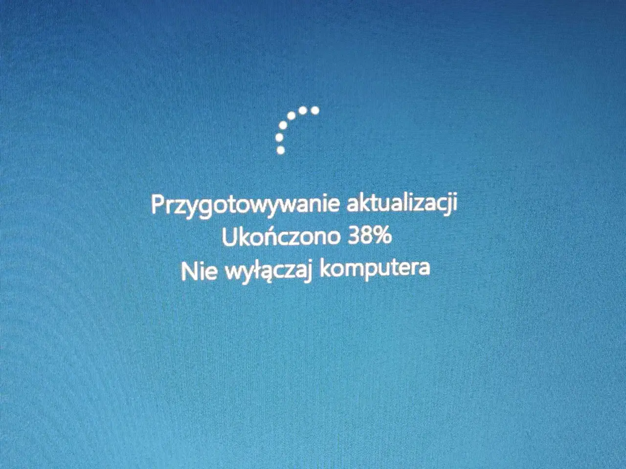 Ekran Windows 8 pokazuje "Przygotowywanie aktualizacji", ukończono 38%. Nie mogę zaktualizować Windows 8.