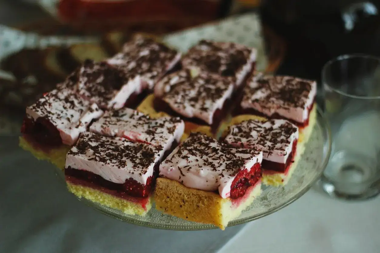 Przepis na pyszne ciasto na niedzielę, które zaskoczy Twoich gości