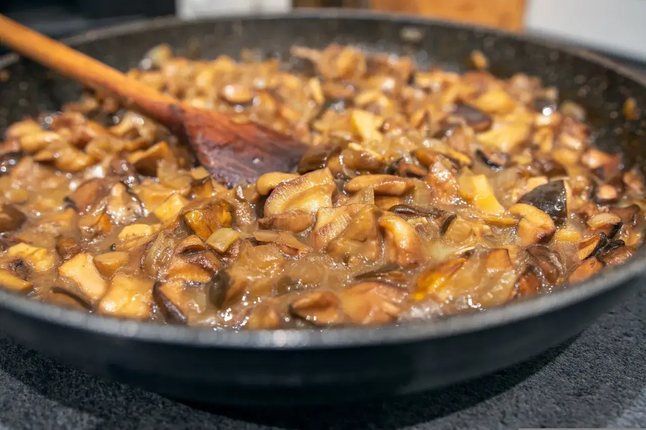 Jak zrobić sos z maślaków - prosty przepis na pyszny smak