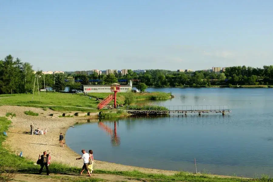 Kryspinów atrakcje: najlepsze miejsca na rodzinny wypoczynek nad wodą