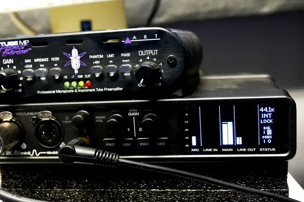 Jak pobrać podkład muzyczny bez naruszania praw autorskich?