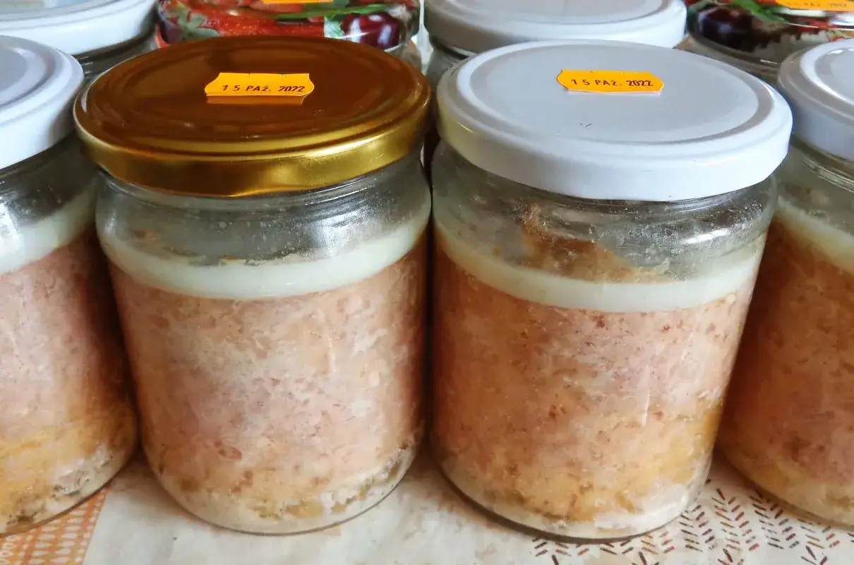 Najlepszy przepis na kiełbasę ze słoika, która zachwyci smakoszy