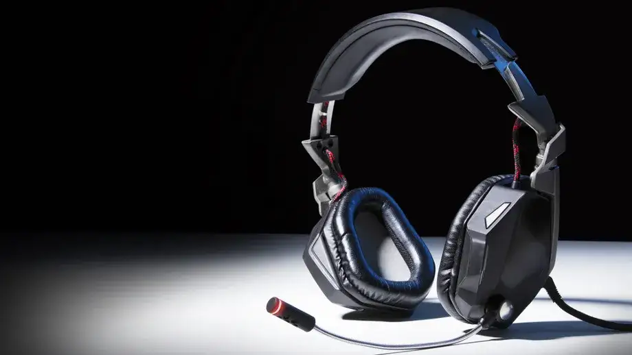 Co to jest dźwięk przestrzenny w słuchawkach i jak zmienia doświadczenie?