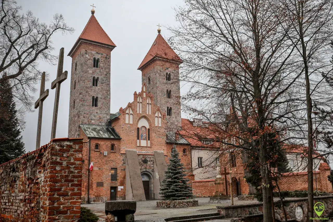 Czerwińsk nad Wisłą: Odkryj klasztor, Jagiełłę i atrakcje Mazowsza