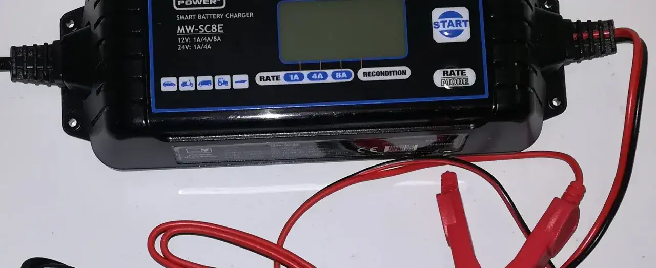 Ładowanie akumulatora żelowego zwykłym prostownikiem? Sprawdź, jak!