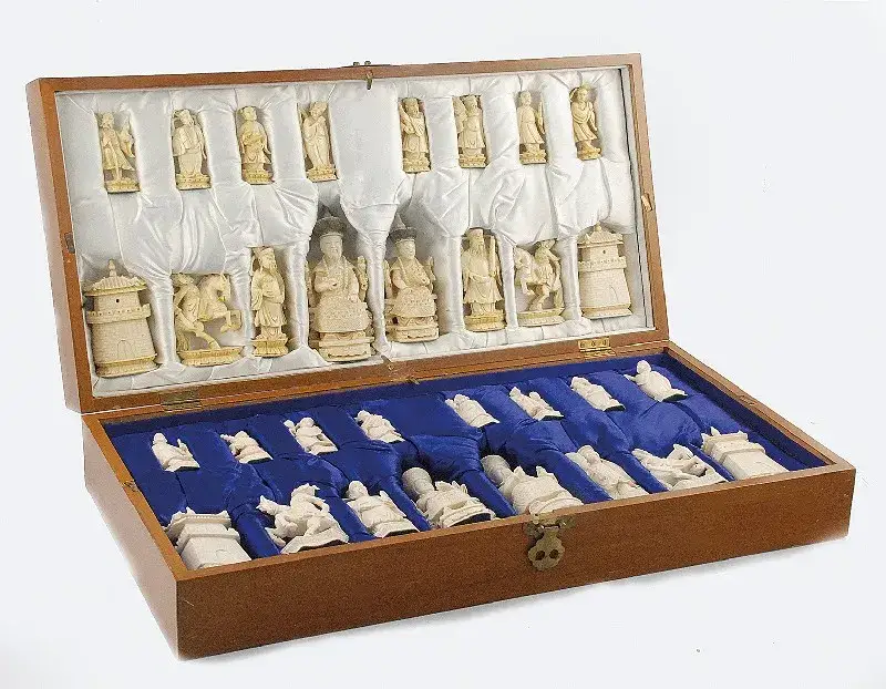 Szachy z kości słoniowej: Legalność, wartość, CITES i jak je rozpoznać