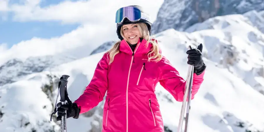 Jak wybrać idealną kurtkę narciarską, aby uniknąć zimna i wilgoci