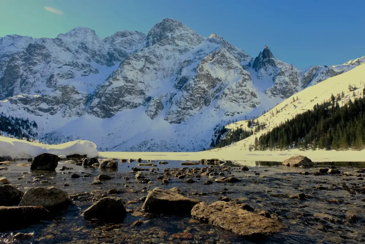 Jak się ubrać na zimową wędrówkę do Morskiego Oka, aby nie zmarznąć
