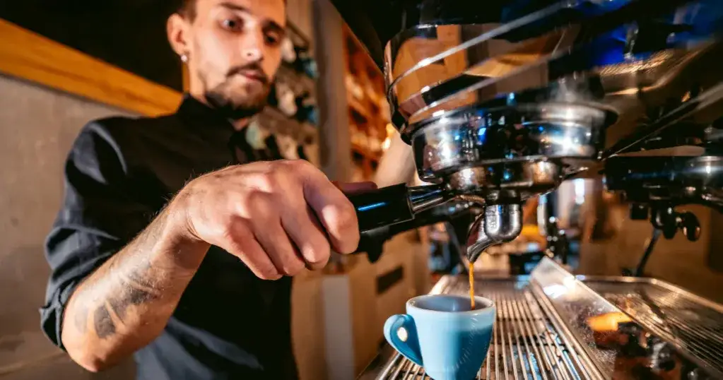 Ile gram kawy do podwójnego espresso? Odkryj idealną ilość!