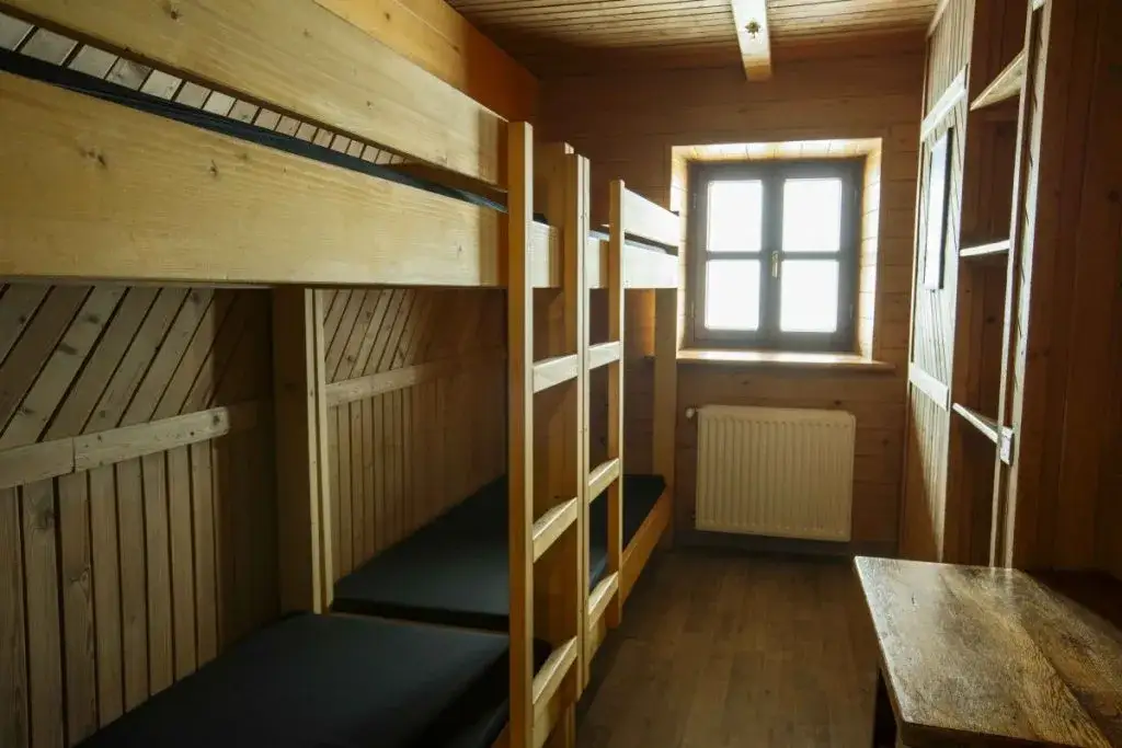Ile kosztuje nocleg w schronisku? Ceny w górach, które zaskakują