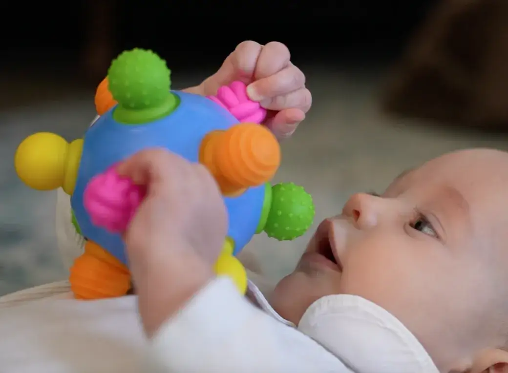 Kula sensoryczna dla niemowląt: Czy to klucz do rozwoju Twojego dziecka?