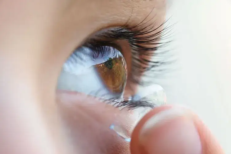 Jakie soczewki nosi Reto i dlaczego warto je poznać?