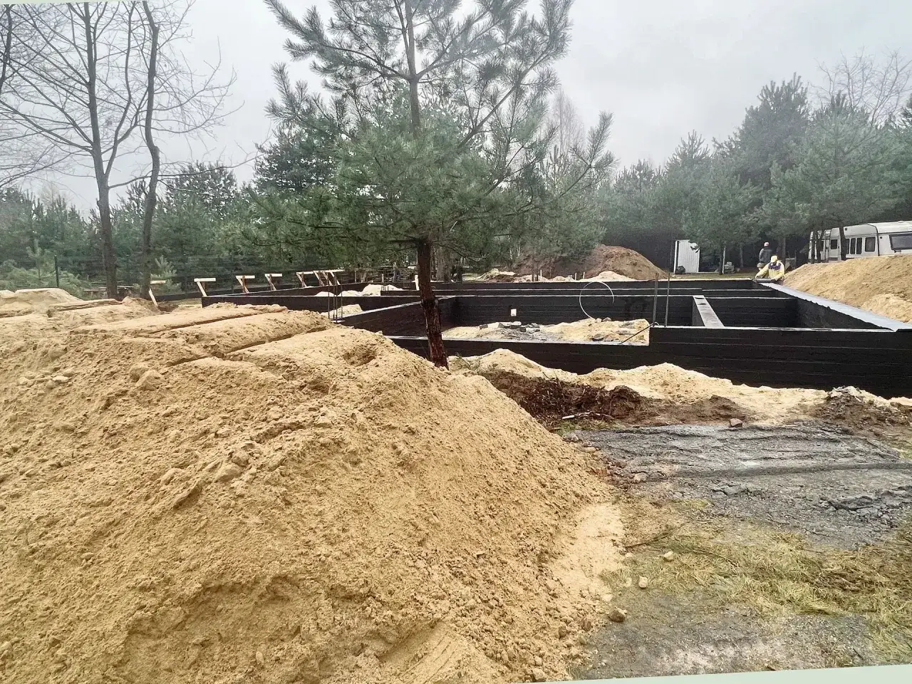 Jak wyznaczyć poziom zero budynku i uniknąć kosztownych błędów