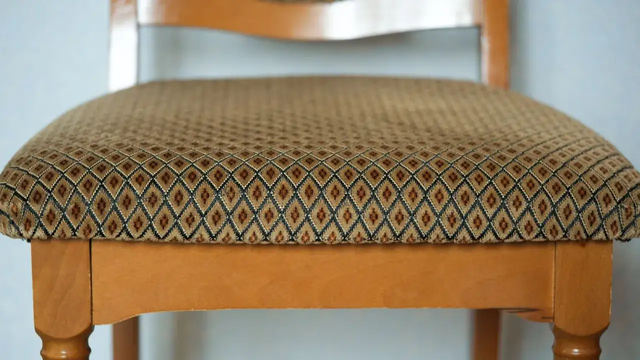 Jak uszyć pokrowiec na krzesło? DIY krok po kroku z Łukaszem!