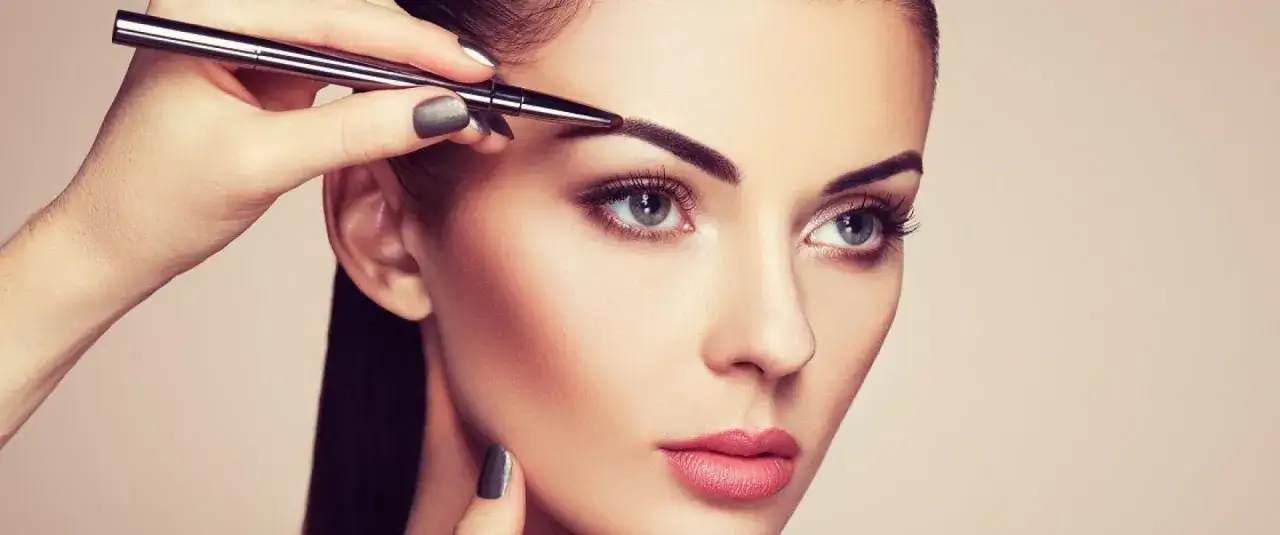 Henna czy farba do brwi - która metoda stylizacji jest lepsza?