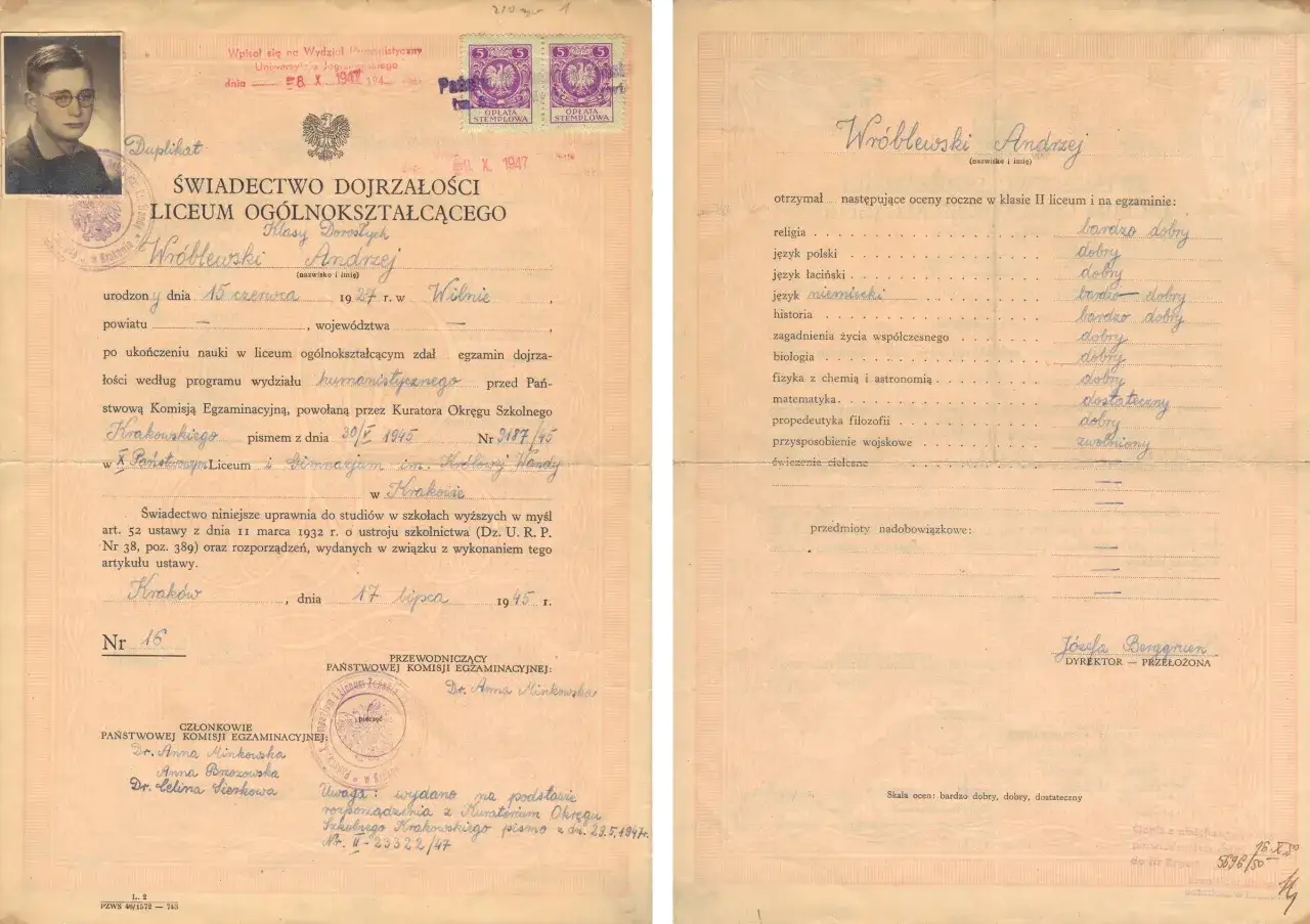 Duplikat świadectwa szkolnego: Kto podpisuje i jak go uzyskać?