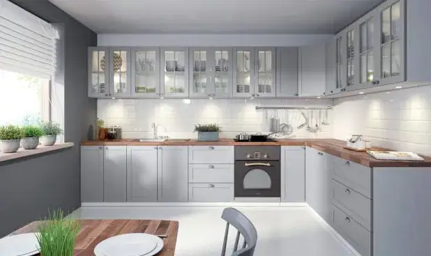 Na jakiej wysokości powiesić szafki w kuchni, aby uniknąć problemów?