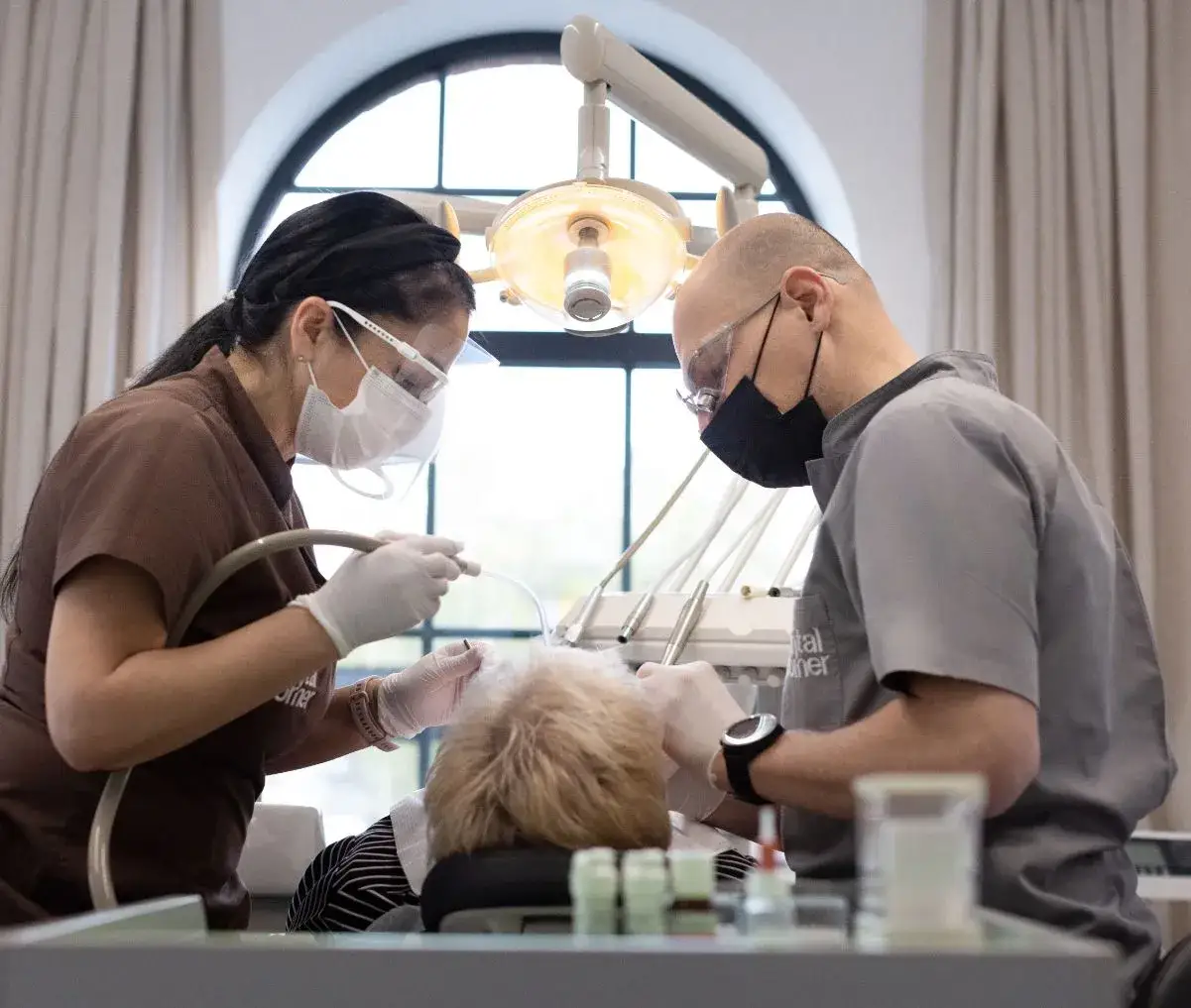 Jak długo trwa znieczulenie zęba? Poznaj różne rodzaje i ich czas działania