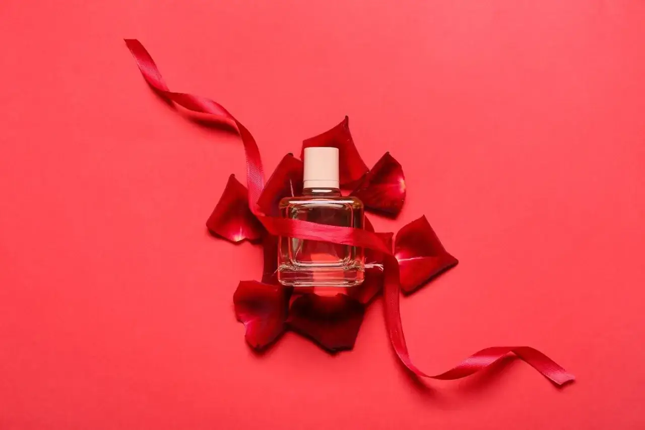 Perfumy które uwodzą mężczyzn – odkryj najbardziej kuszące zapachy