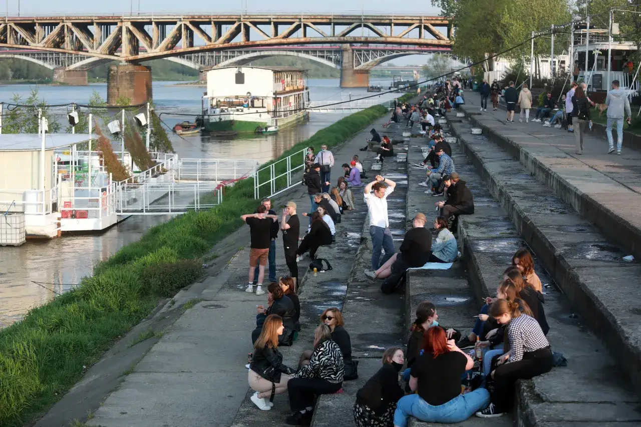 Czy na bulwarach można pić alkohol? Sprawdź aktualne przepisy i zmiany