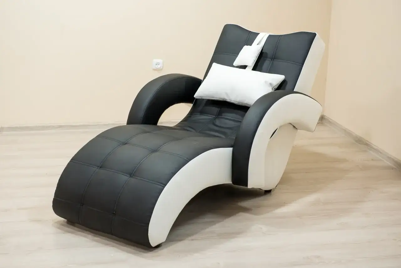 Fotel uszak czy szezlong? Co wygodniejsze do czytania i relaksu?