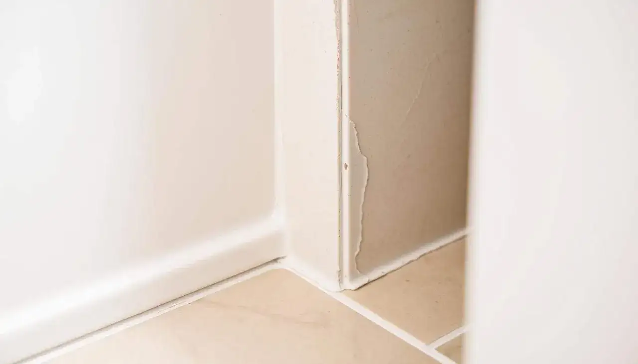 Skuteczne metody odtłuszczania powierzchni przed silikonem, aby uniknąć problemów