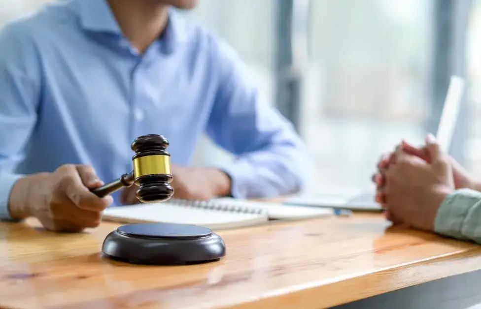 Jak sąd dzieli spadek w sporach między spadkobiercami?