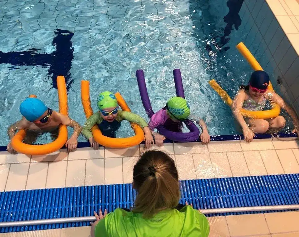 Jak przełamać lęk przed wodą i nauczyć się pływać bez stresu