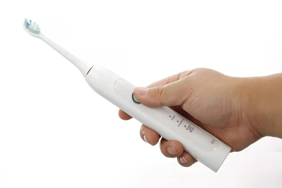 Jaka szczoteczka do zębów elektryczna czy soniczna – co wybrać dla zdrowia?