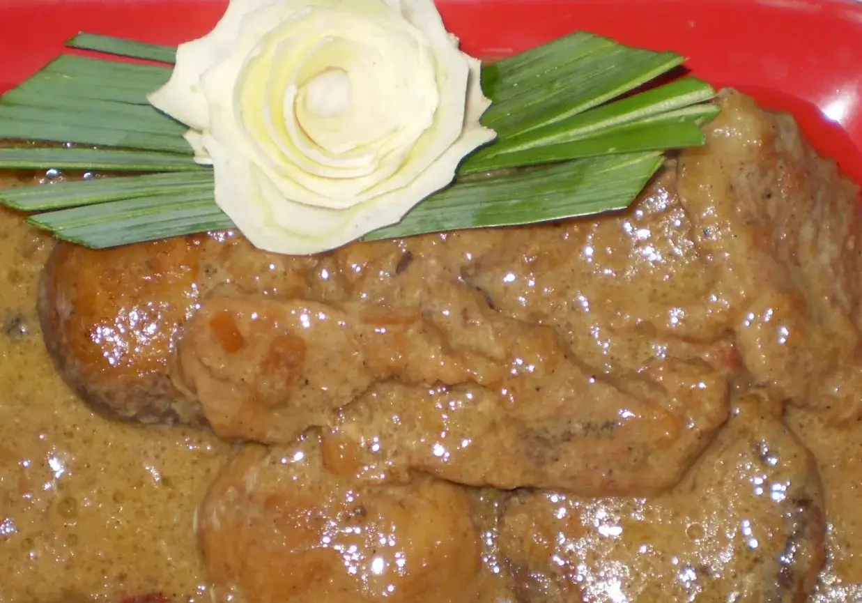 Jak przygotować wieprzowinę w sosie grzybowym, która zachwyci smakami