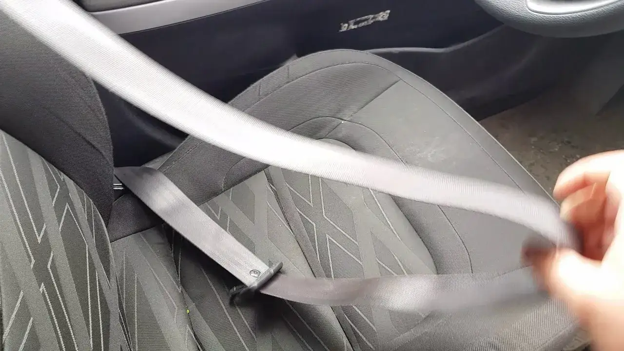 Jak zdemontować pas bezpieczeństwa w samochodzie krok po kroku?