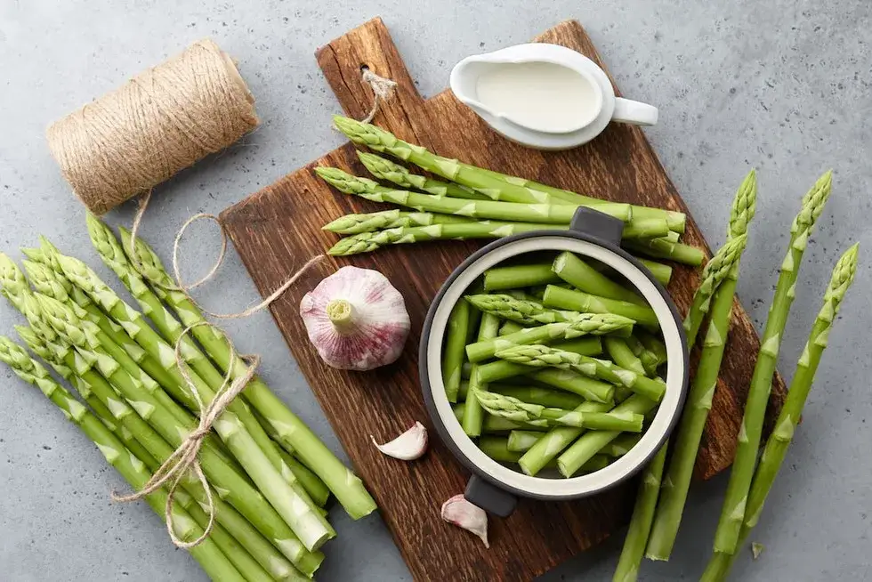Szparagi: Czy są zdrowe? Właściwości, witaminy i przeciwwskazania