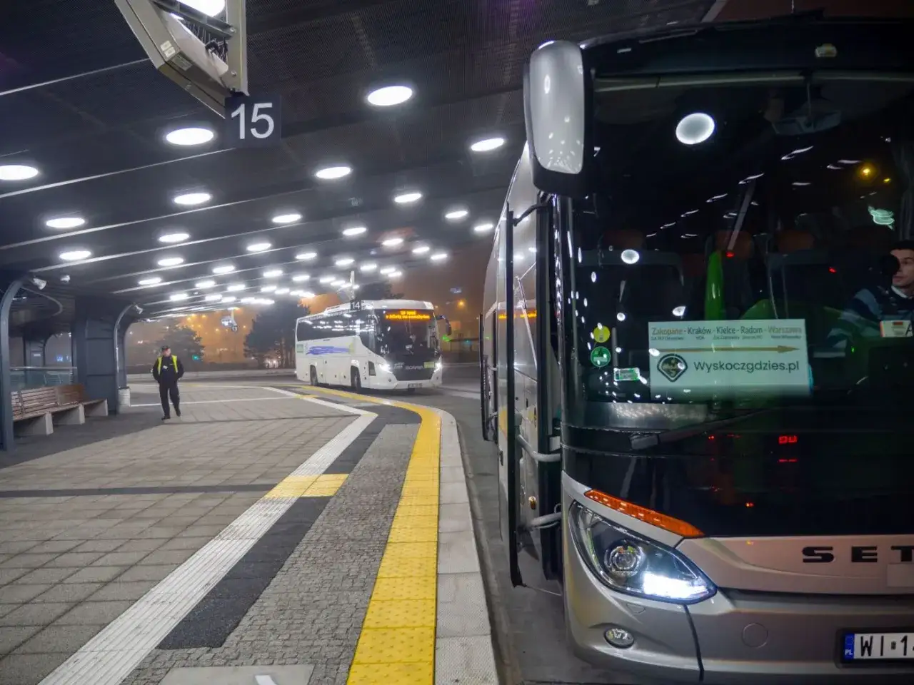 Neobus Kraków: Skąd odjeżdża? Adres, stanowisko, dojazd!