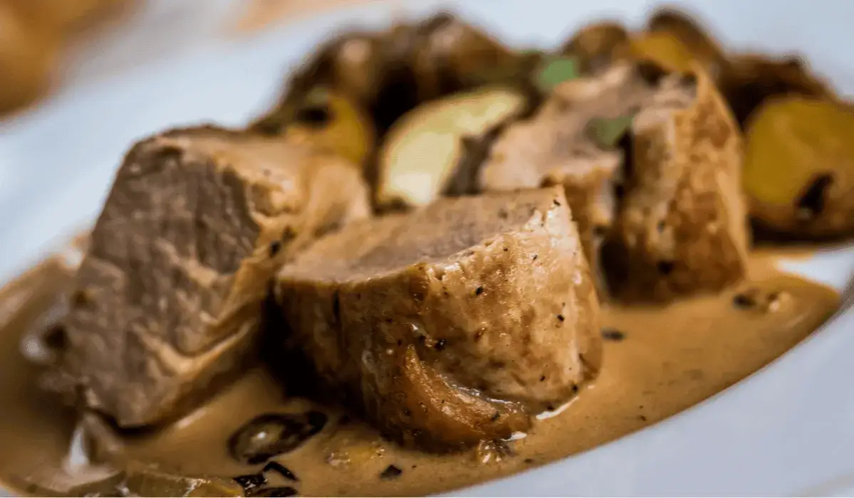 Polędwiczki wieprzowe: Ile dusić, by zawsze były miękkie?