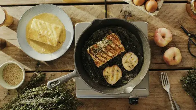 Feta grillée à la poêle : Réussissez-la croustillante et fondante !