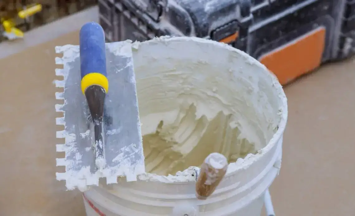 Ile kg tynku silikonowego na m2? Sprawdź, jak uniknąć błędów w obliczeniach!