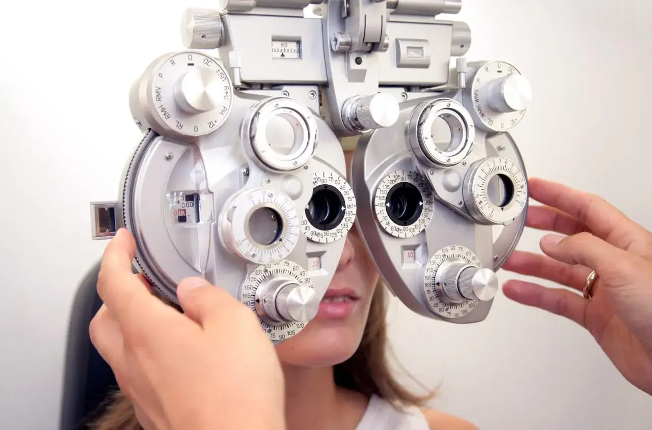 Badanie wzroku Poznań: Gdzie i za ile? Przewodnik po placówkach