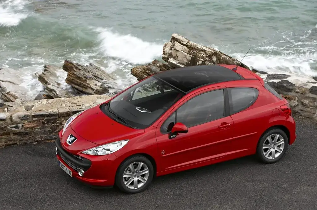 Jakie auto dla początkującego kierowcy? Bezpieczeństwo i niskie koszty eksploatacji