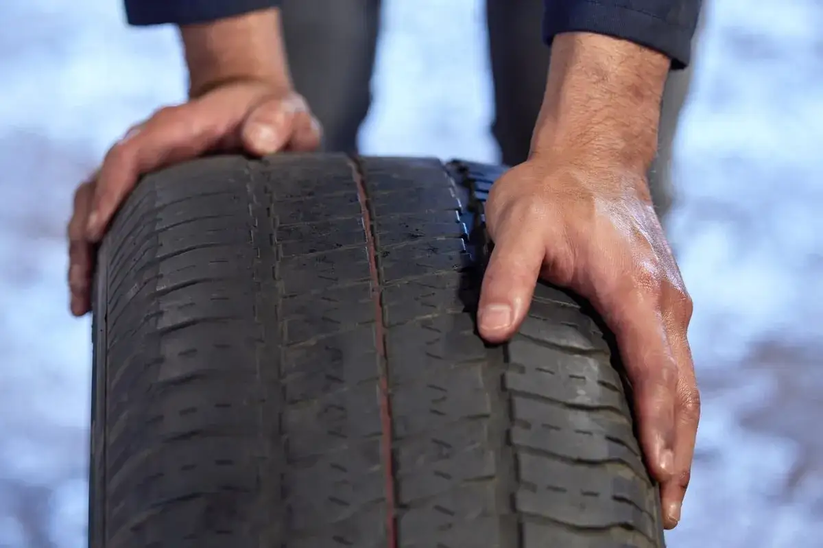 Hałas i wibracje? Sprawdź wyząbkowane opony: Diagnoza, przyczyny, naprawa