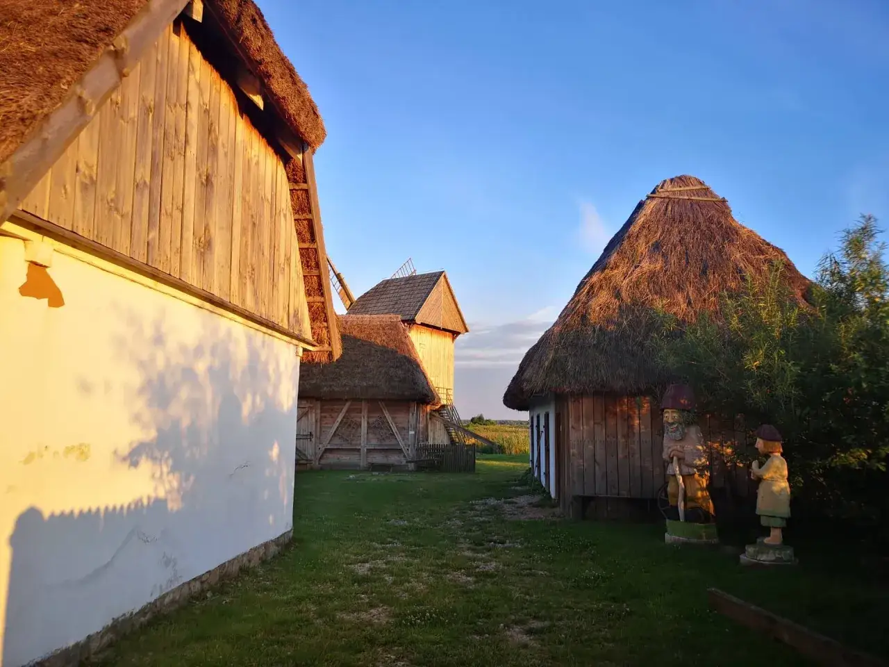 Łęczycka Zagroda Chłopska: Praktyczny przewodnik po skansenie