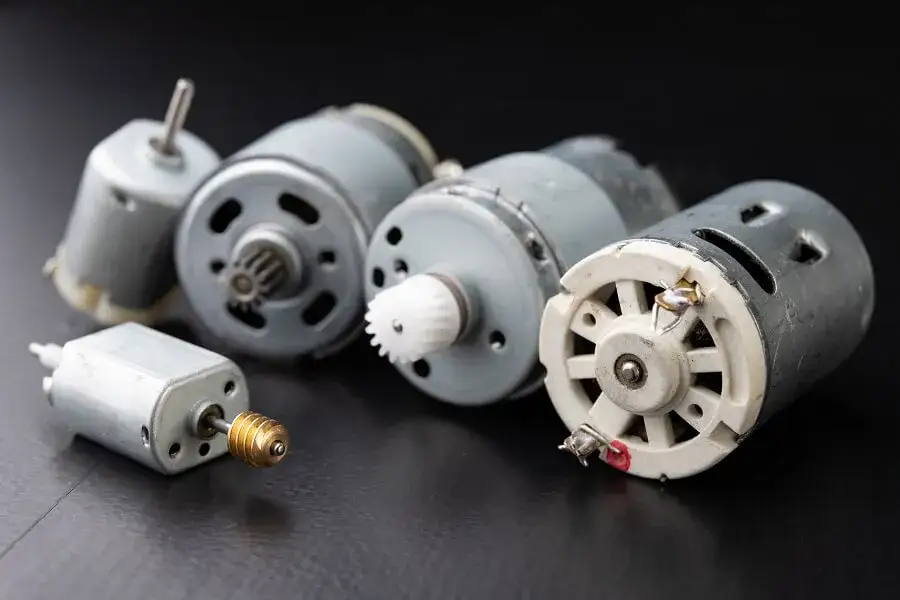 Co to jest silnik? Poznaj zasadę działania i rodzaje urządzeń