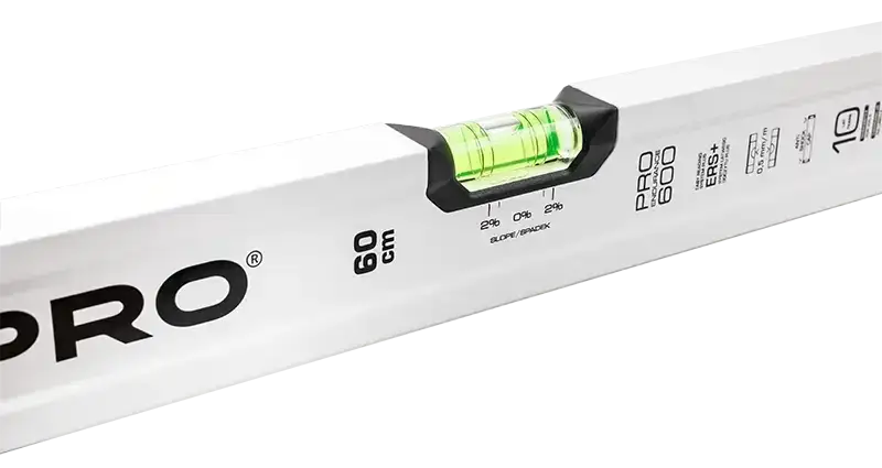 Jaką poziomicę kupić, aby uniknąć błędów w budowie?