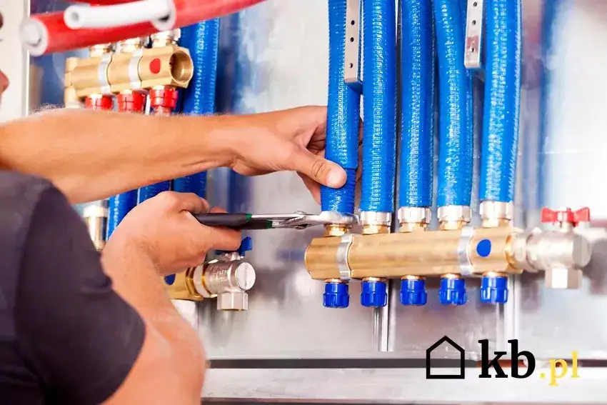 Ile bierze hydraulik od punktu? Cennik i porady Jeremiego