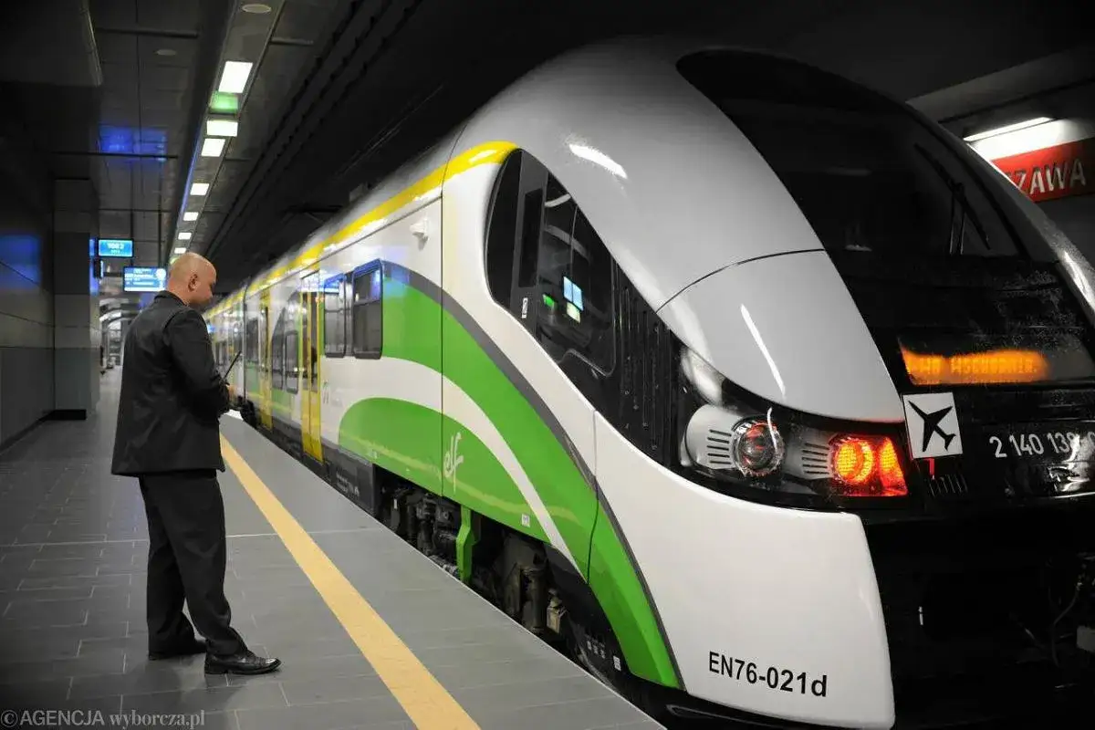 Dlaczego pociągi się spóźniają? Przyczyny i Twoje prawa pasażera