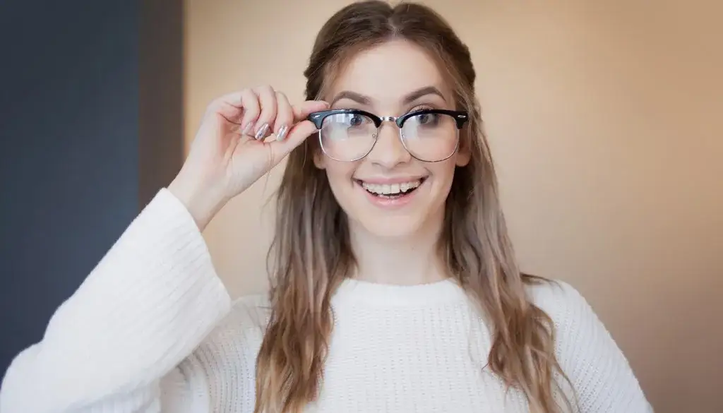 Jak wybrać okulary przy dużej wadzie? Praktyczny poradnik