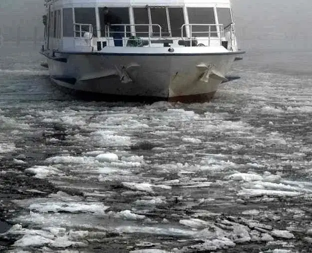 Kiedy ostatnio zamarzł Bałtyk? Zaskakujące fakty o lodzie w morzu